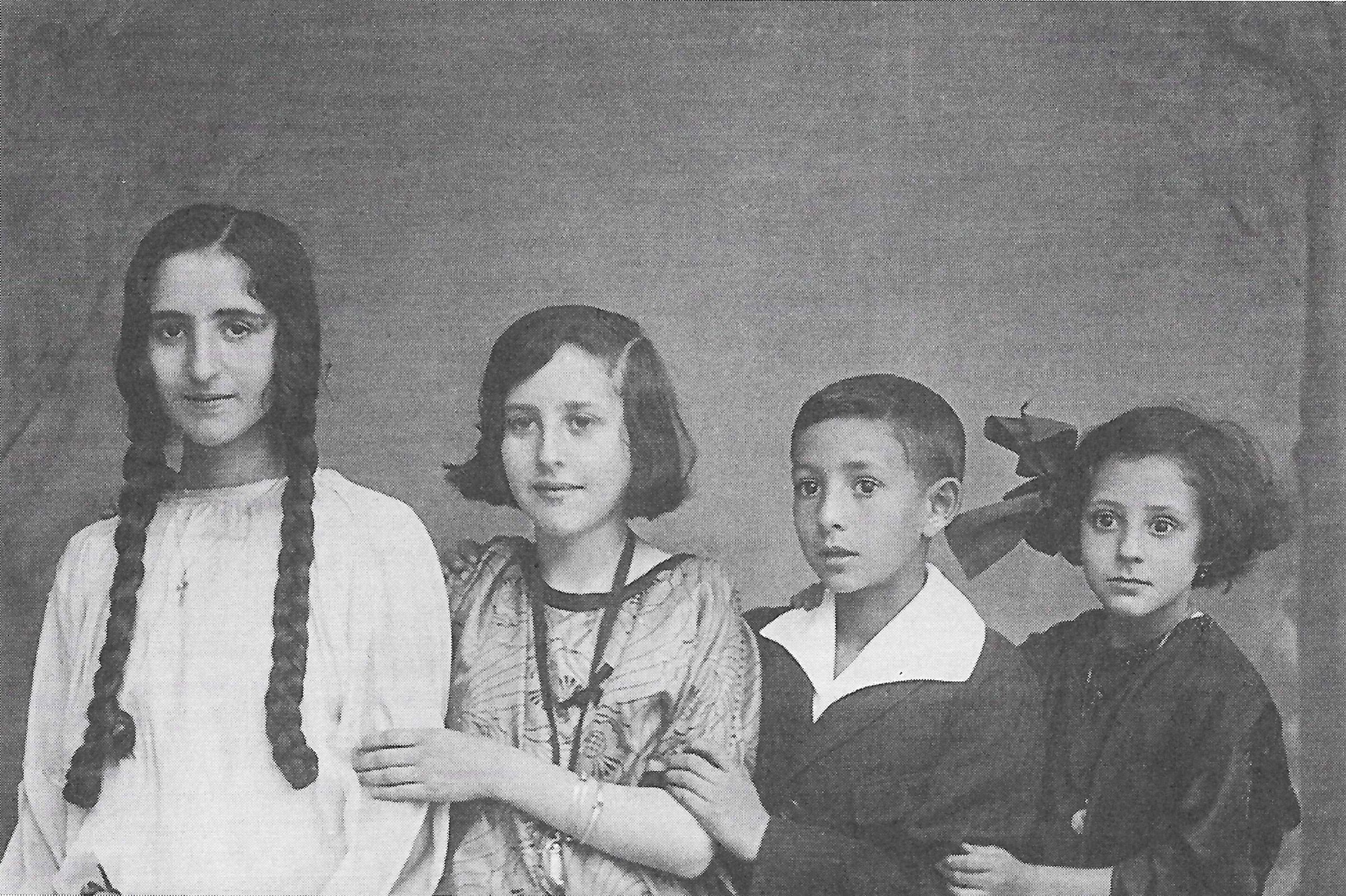 Dionisio y sus hermanas Eulalia, Ángela y Cristina.