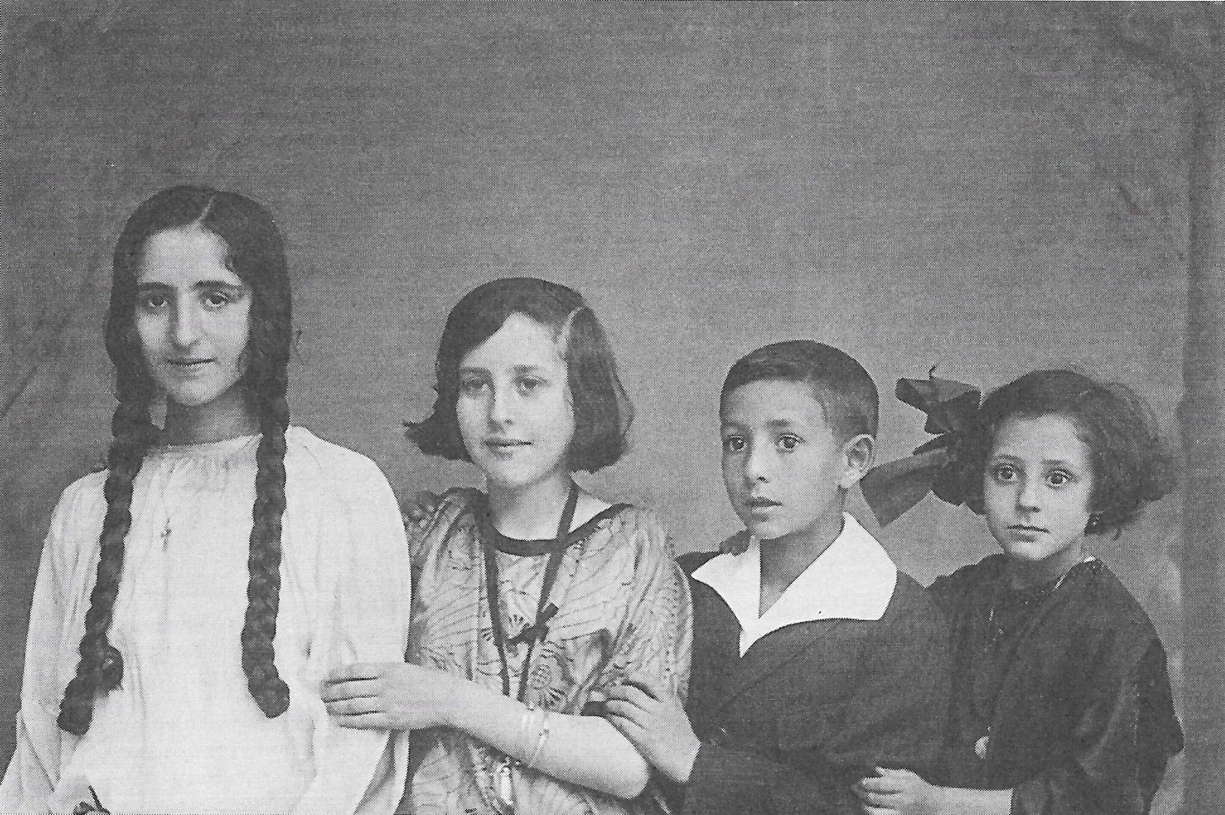 Dionisio y sus hermanas Eulalia, Ángela y Cristina.