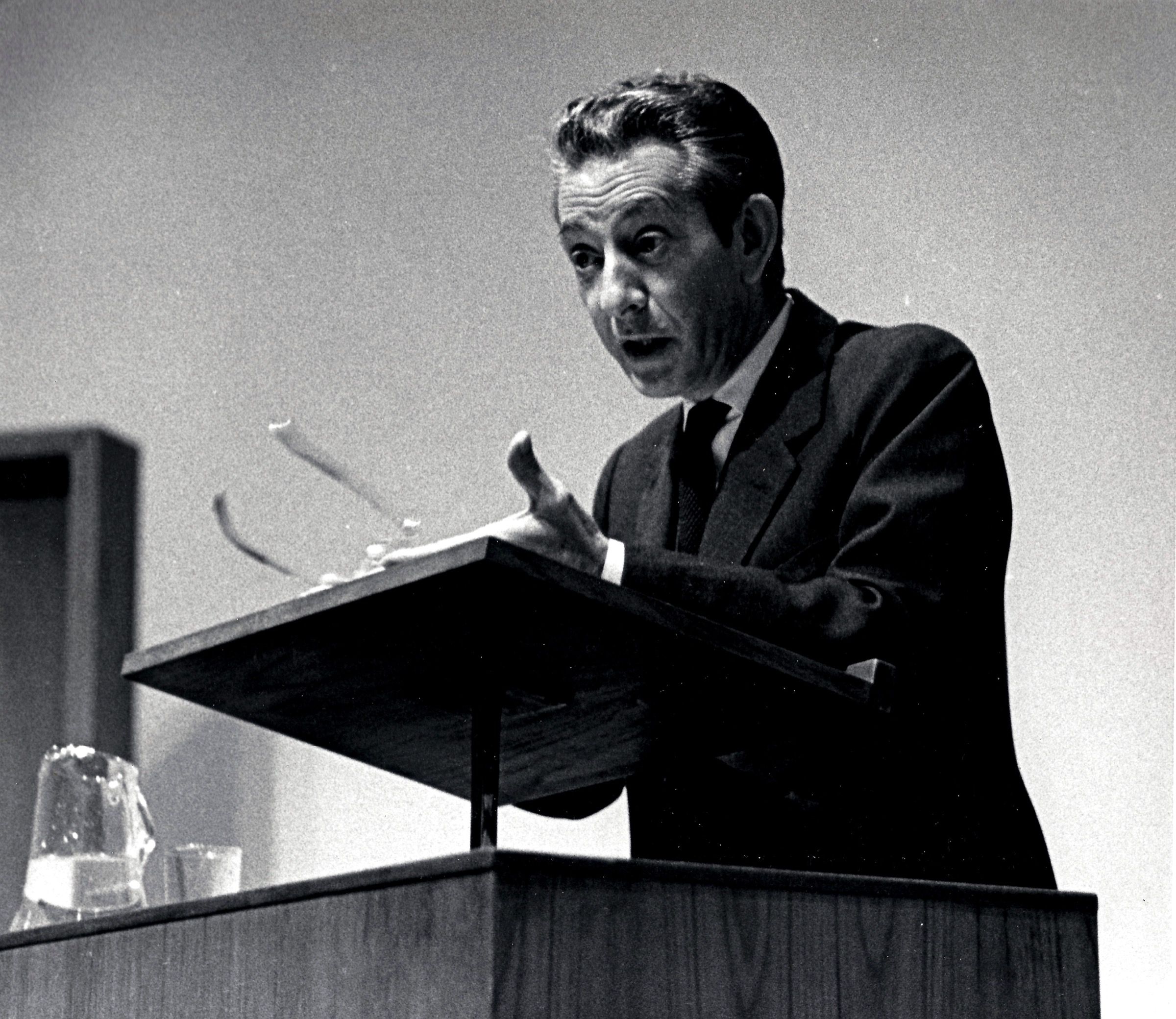 Conferencia en la Universidad de Harvard, Massachusetts, 1973.