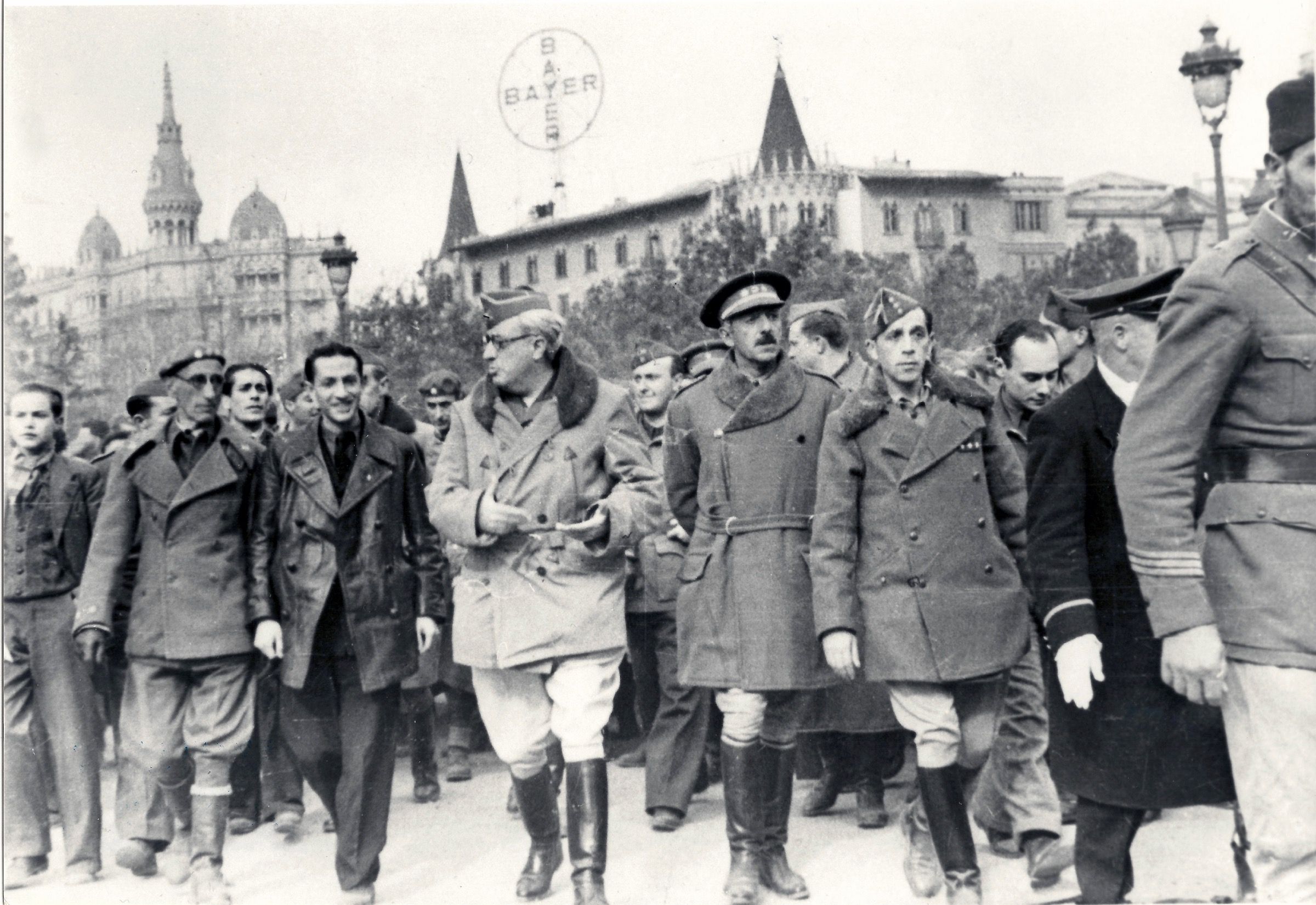 Entrada en Barcelona con el general Yagüe, 1939.